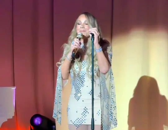 Mariah Carey performs at British billionaire's wedding | mcarchives.com