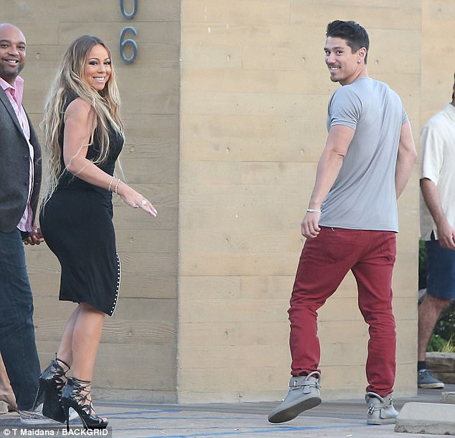 Mariah holds hands with on/off flame Bryan Tanaka | mcarchives.com