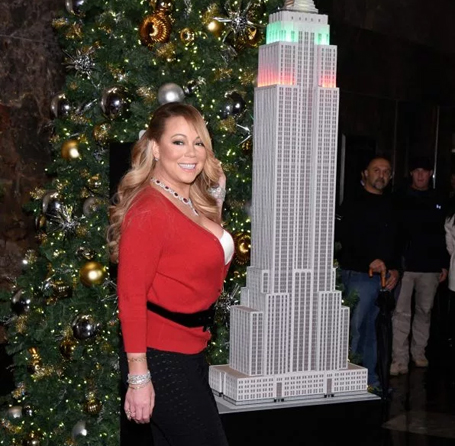 Mariah flicks the switch at The Empire State Building | mcarchives.com