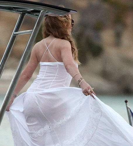 Mariah goes on romantic Greece getaway | mcarchives.com
