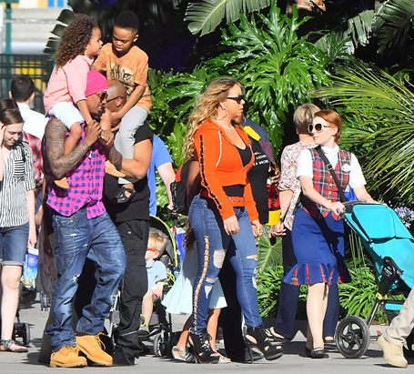 Mariah and Nick take their twins to Disneyland | mcarchives.com
