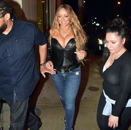 Mariah Carey risks a very embarrassing slip | mcarchives.com