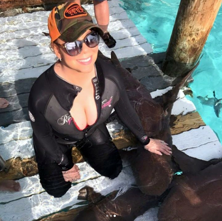 Mariah Carey almost pops out of her wetsuit | mcarchives.com