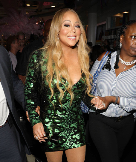 Braless Mariah's cleavage explodes from plunging dress | mcarchives.com