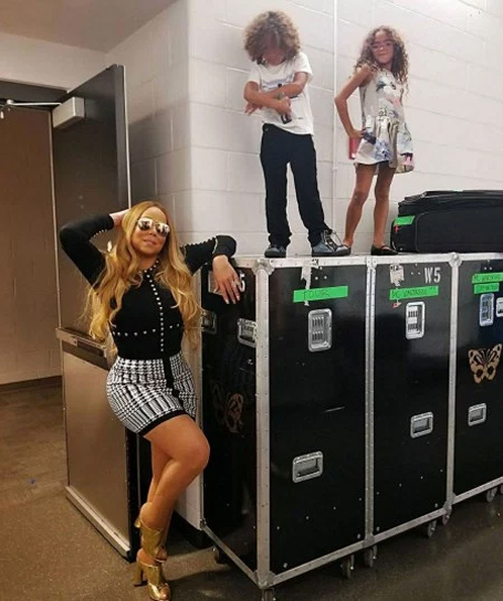 Mariah Carey and twins strike a pose backstage | mcarchives.com