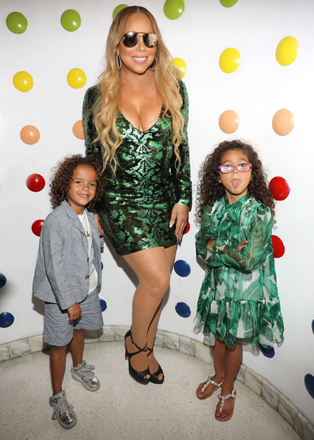 Mariah Carey and twins strike a pose backstage | mcarchives.com