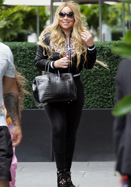 Mariah Carey exits tour bus in Toronto | mcarchives.com