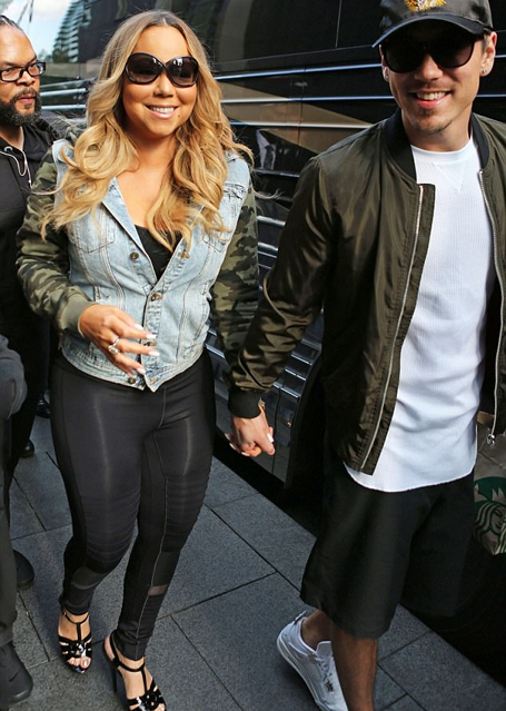 Mariah hand-in-hand with toyboy beau Bryan in Toronto | mcarchives.com