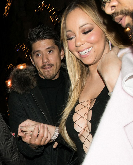 Mariah Carey steps out during break from Christmas tour | mcarchives.com