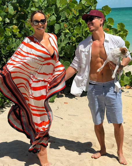 Mariah and Bryan frolic in the sand on beach vacation | mcarchives.com