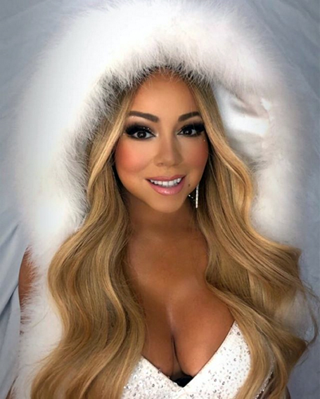 Mariah Carey gets into the holiday spirit | mcarchives.com