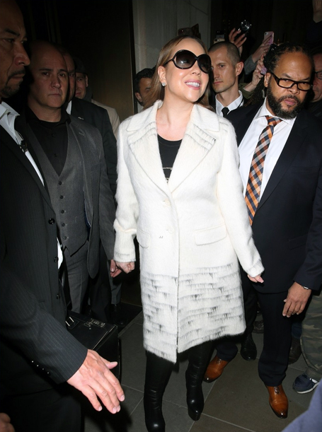 Mariah is all smiles heading to her concert in London | mcarchives.com