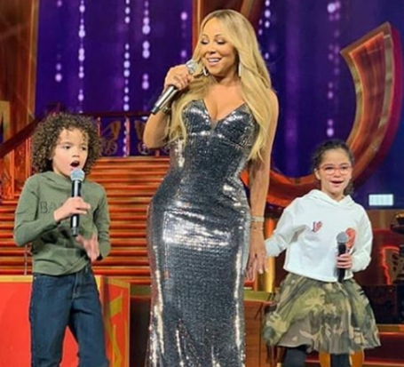 Mariah Carey and kids hit the Las Vegas stage | mcarchives.com