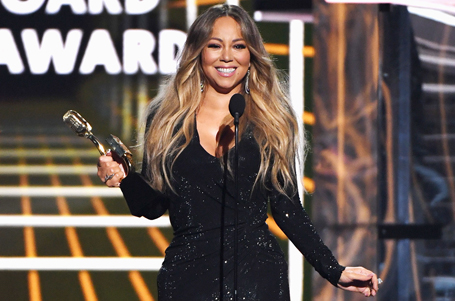 Mariah Carey gets emotional during acceptance speech | mcarchives.com
