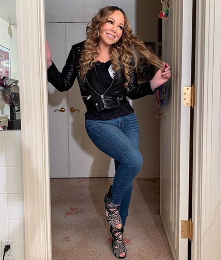 Mariah Carey flaunts curves in skintight jeans | mcarchives.com