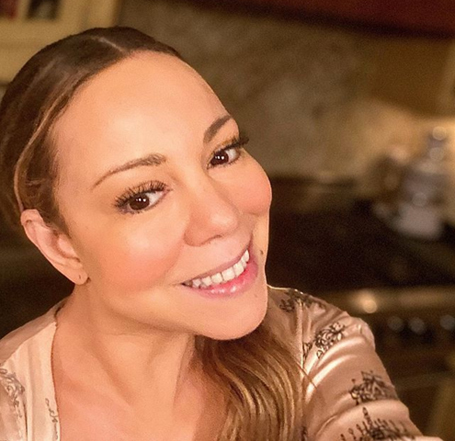 Mariah Carey glows in fresh-faced selfie | mcarchives.com