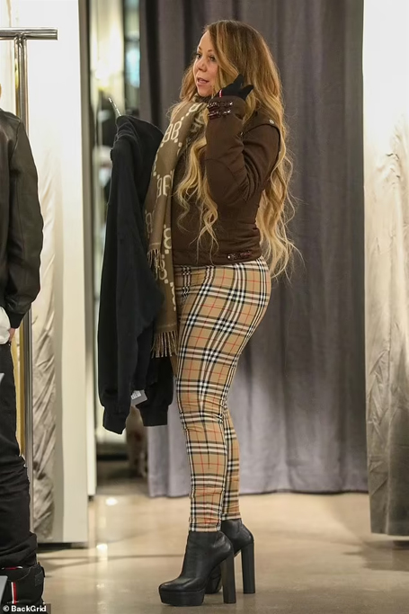 Mariah Carey enjoys a shopping spree in Aspen | mcarchives.com
