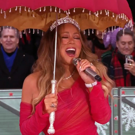 Mariah brings Christmas spirit to parade | mcarchives.com