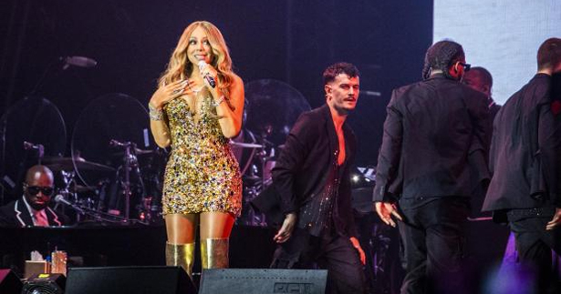 Mariah Carey wows Sandringham with dazzling set | mcarchives.com