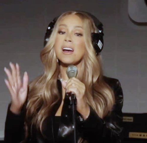 Mariah Carey marvels with live preview of new song | mcarchives.com