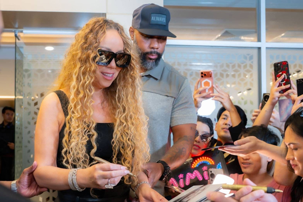 Mariah Carey lands at Don Mueang in Bangkok  | mcarchives.com