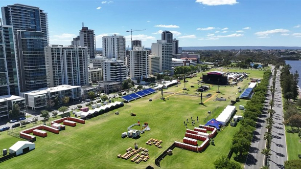 The songbird supreme flies in to Perth | mcarchives.com