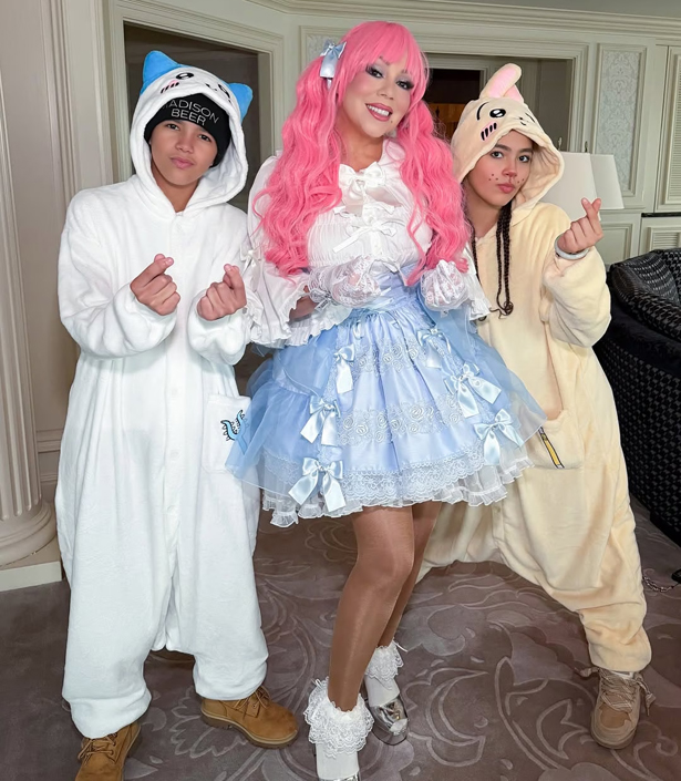 Mariah and her twins are an adorable trio on Halloween | mcarchives.com