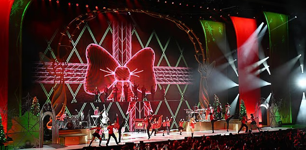 Mariah Carey takes to the stage in Las Vegas | mcarchives.com