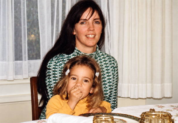 Mariah Carey shares throwback photo with mom Patricia | mcarchives.com