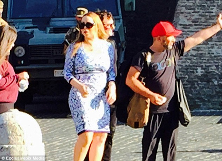 Mariah Carey visits the Vatican with her entourage | mcarchives.com