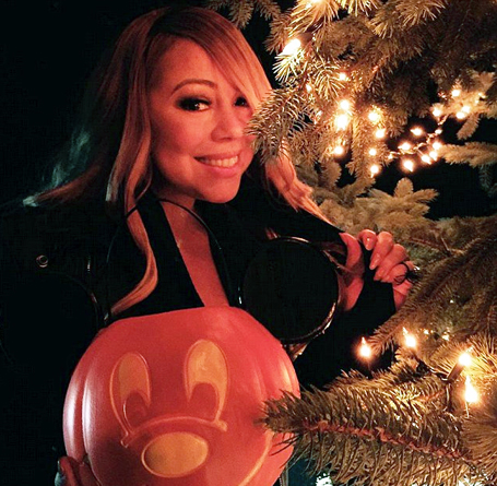 Mariah Carey celebrates both Halloween and Christmas | mcarchives.com