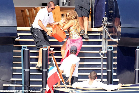 The moment Mariah Carey almost capsizes | mcarchives.com