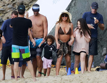 Hello St Barts! Mariah Carey flashes her cleavage | mcarchives.com
