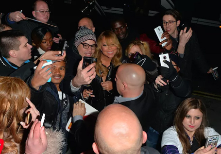 Mariah Carey swarmed by fans outside London hotel | mcarchives.com