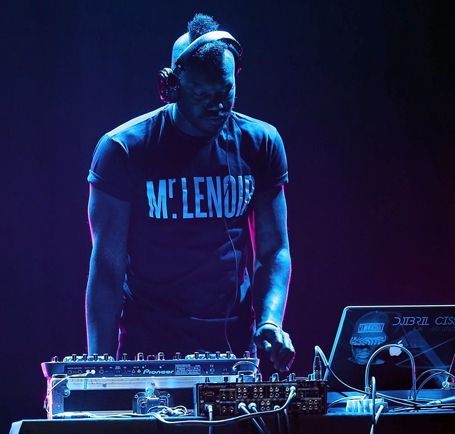 Former Liverpool striker Djibril Cisse on DJ'ing for Mariah | mcarchives.com