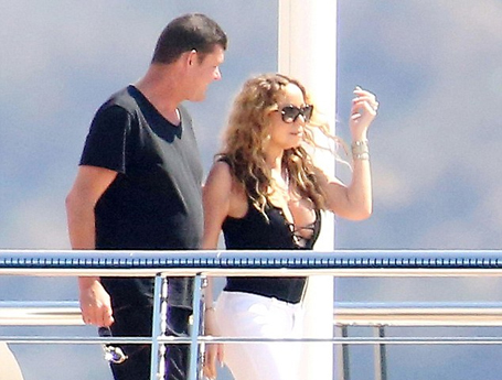 Mariah Carey goes braless in a lace-up top | mcarchives.com