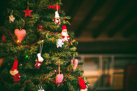Radio station gets into the Christmas spirit | mcarchives.com